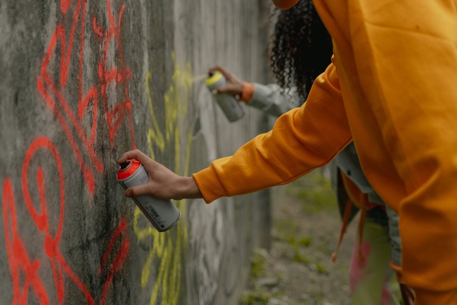 How To Remove Spray Paint From Concrete (2021 Guide) • Artificial3D